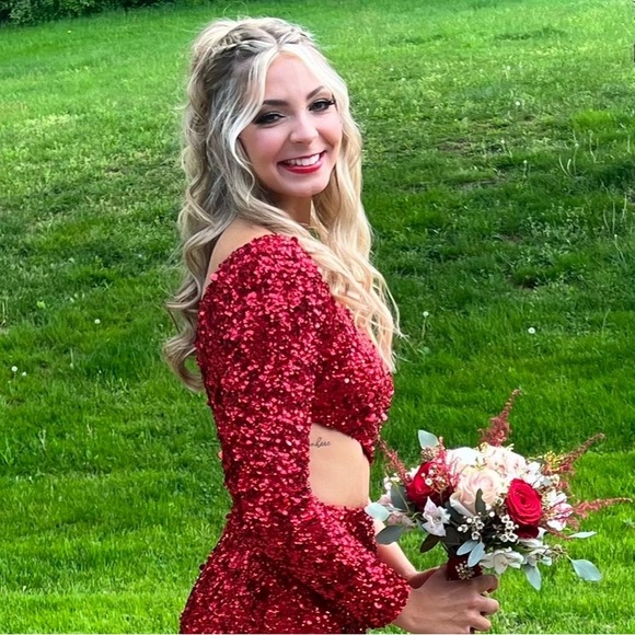 Ashley Lauren red 1 shoulder prom dress sz4 no alterations. red double sequins - Picture 1 of 8
